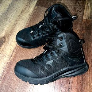 Keen Women's Steel Safety Toe with met guard Size 8.5W High Top Work Shoes.